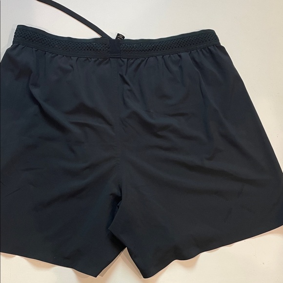 Men’s Ten Thousand Session Short - Large - No Liner - 5” inseam. - Picture 5 of 5